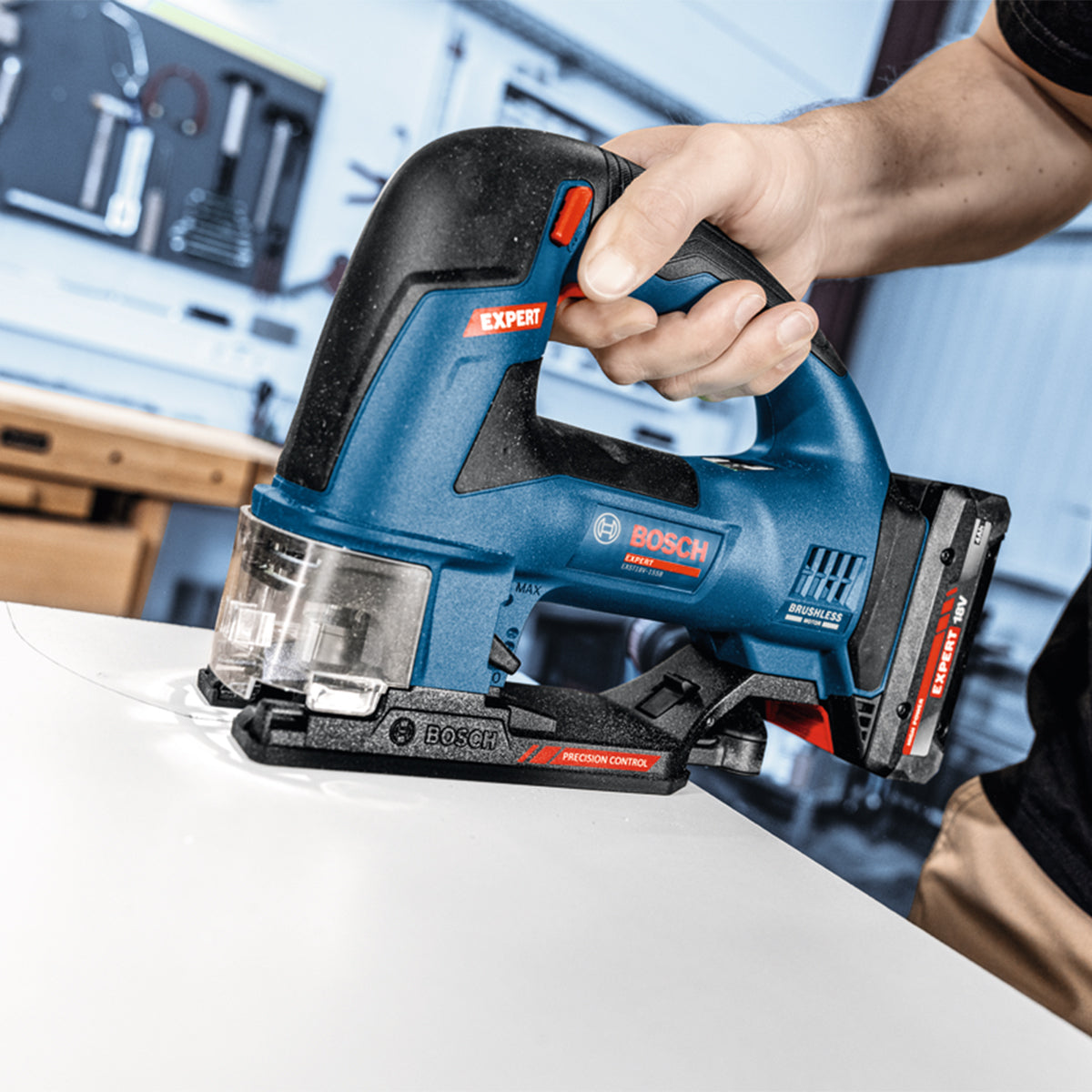 Scie sauteuse sans fil 18 V Bosch EXPERT EXST18V-155B – poignée étrier – coupe bois 155 mm