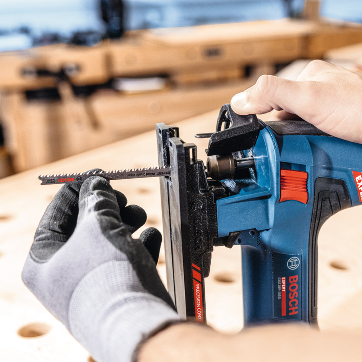 Scie sauteuse sans fil 18 V Bosch EXPERT EXST18V-155S – coupe bois 155 mm