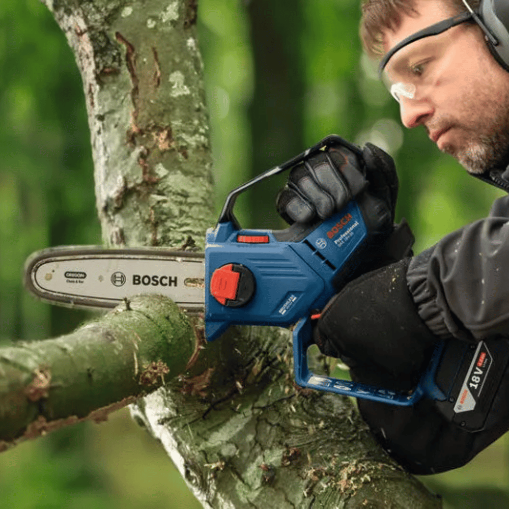 Découpe de l'Élagueuse Bosch PRO GKE 18V-20 – guide 20 cm – 18 V