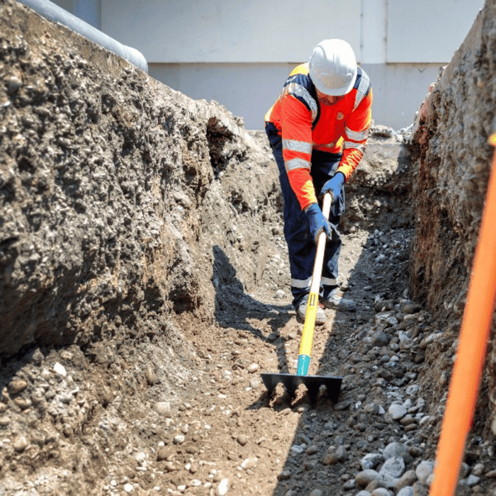 Utilisation du Râtissoire 4 dents Batipro® 31 cm sans manche – LEBORGNE