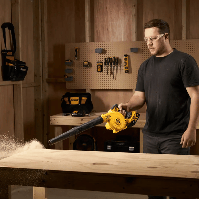 Utilisation du Souffleur compact XR 18 V sans batterie – DEWALT